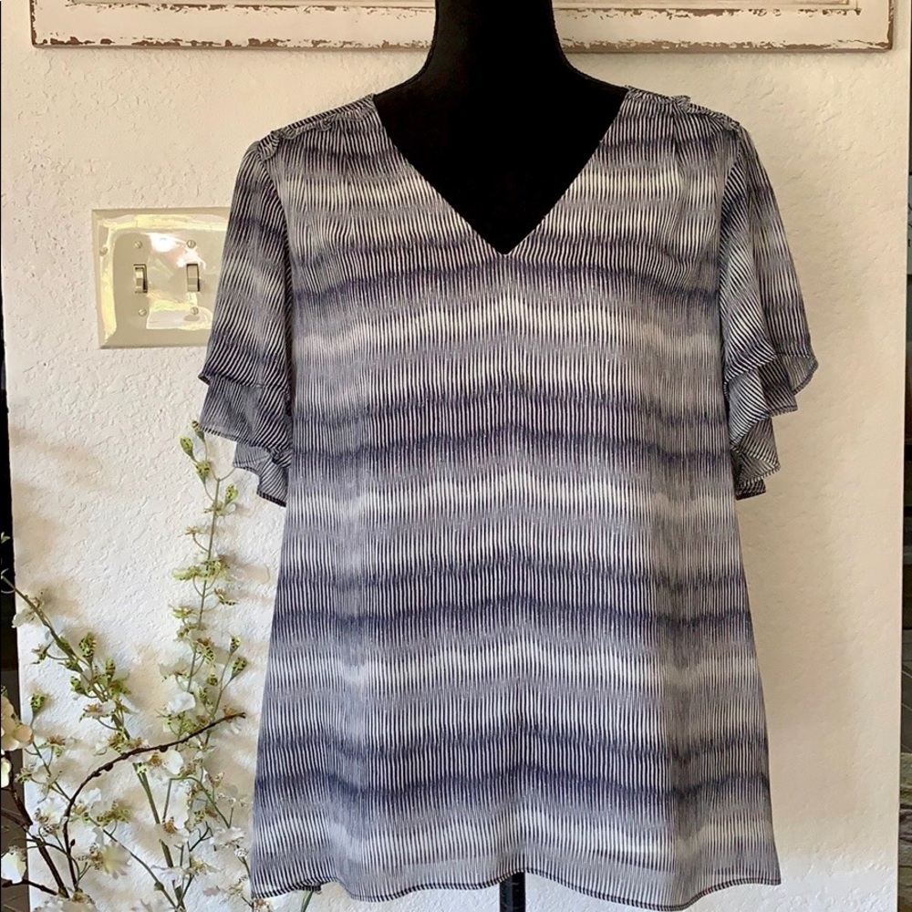 Cute Banana Republic Blouse With Tiered Sleeves